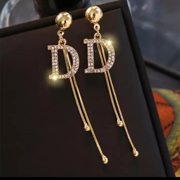 Earring - Picture 1 of 2